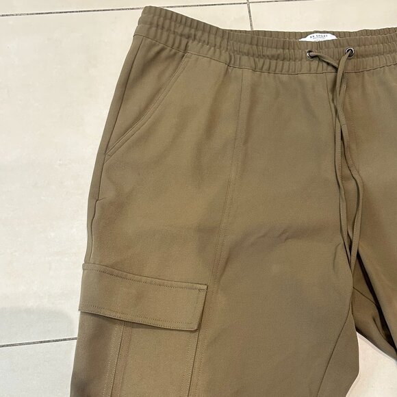 Banana Republic Sport Women's Cargo Pant - Picture 4 of 9